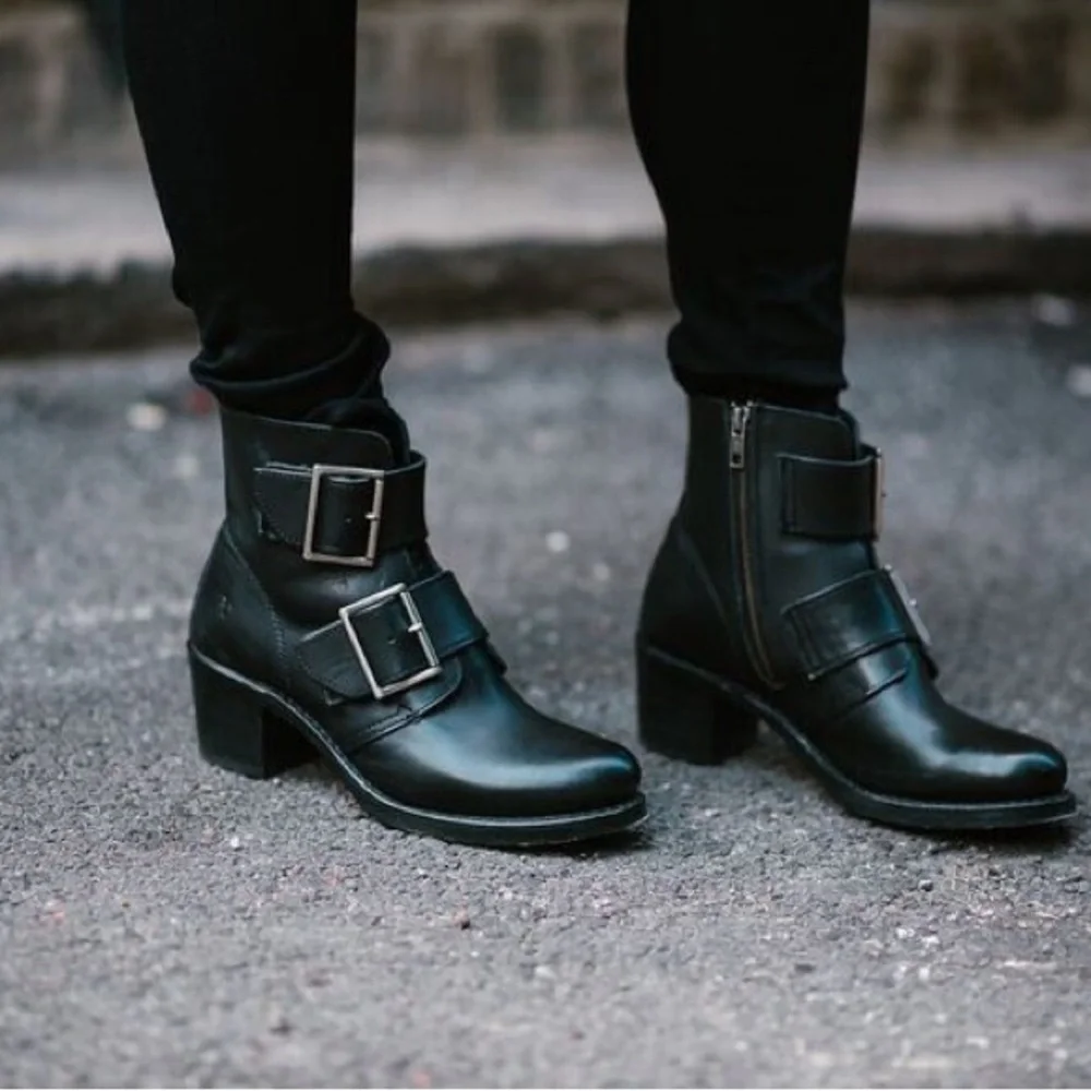 Frye Sabrina Double Buckle Vintage Academia Black Leather Block Heel Ankle Boot - Picture 4 of 16